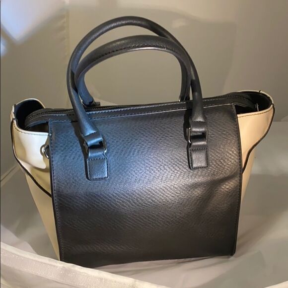 Danielle Nicole Handbags - Danielle Nicole designer constructed purse